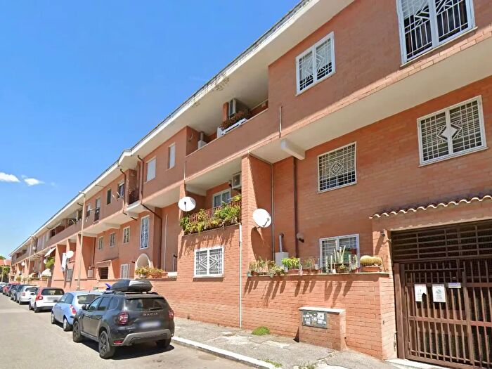 Appartamento quadrilocale in vendita in Via Arturo Viligiardi, Roma