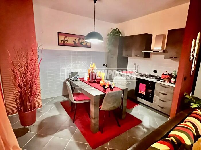 Appartamento trilocale in vendita in Via Campegna, Napoli