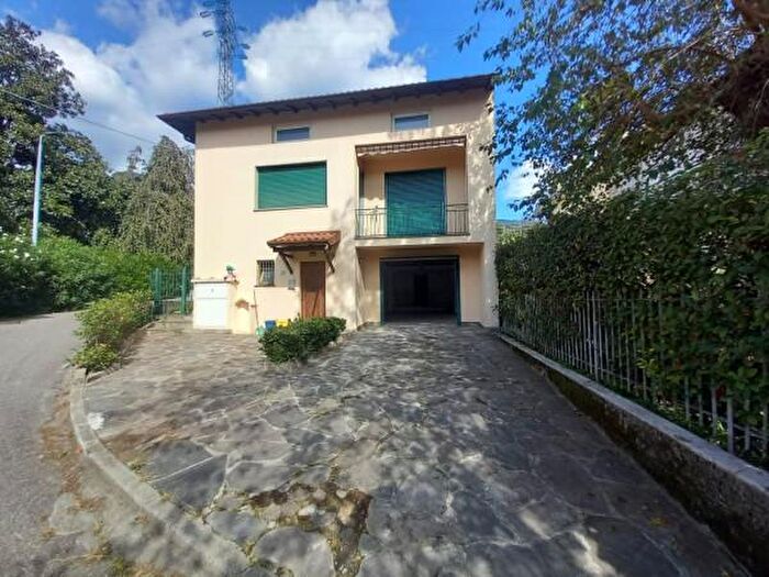 Appartamento trilocale in vendita in Via Istria, Calolziocorte