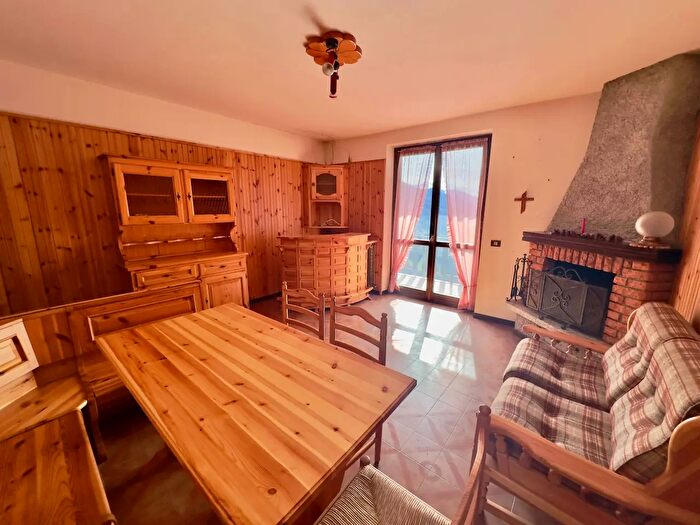 Appartamento trilocale in vendita in Via al Pensionato, Casargo