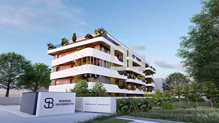 Appartamento trilocale in vendita in Via San Benedetto, Cesano Maderno