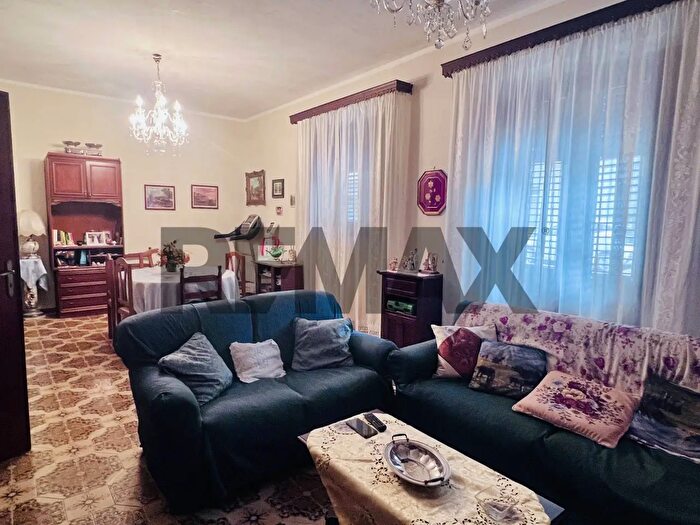 Appartamento con 6 locali in vendita in Via Costanza d'Altavilla, Bagheria