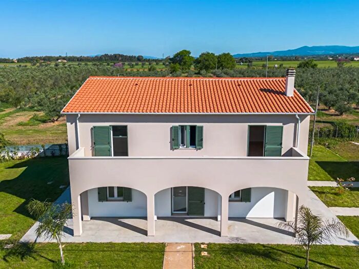 Casa con 7 locali in vendita in Bibbona