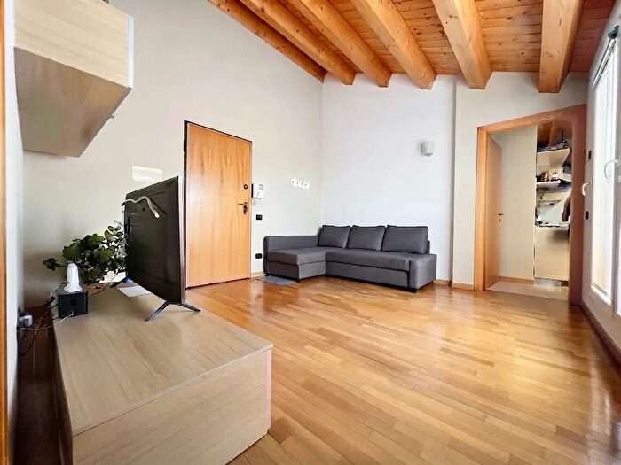 Casa bilocale in affitto in Via Principe Umberto, Este