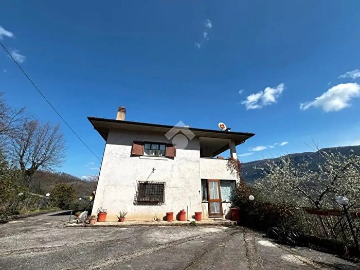 Casa trilocale in vendita in Via delle Selvi, Canterano