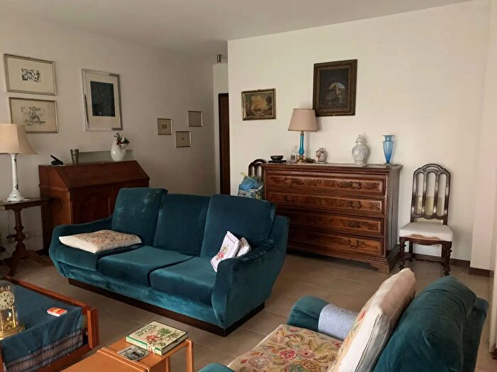 Appartamento con 7 locali in vendita in Via J F Kennedy, Reggio nell'Emilia