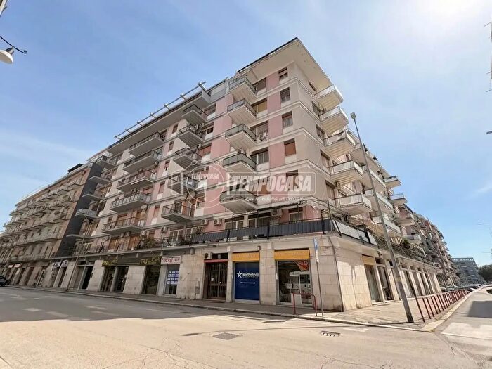 Appartamento con 5 locali in vendita in Via Vittime Civili, Foggia