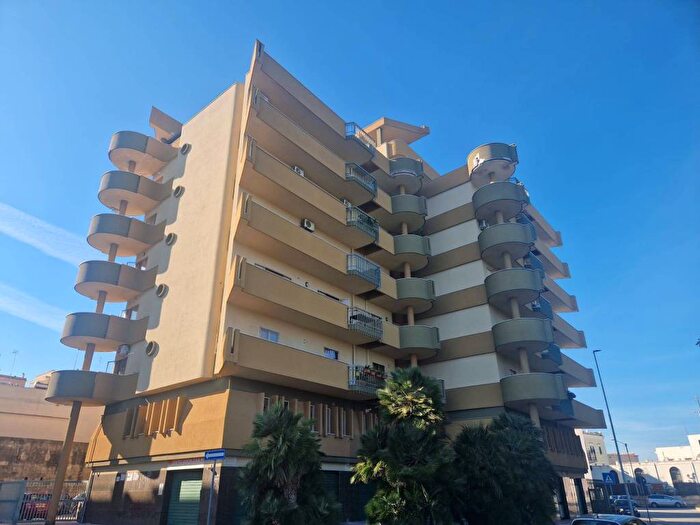 Appartamento bilocale in affitto in Largo Luigi Chiarelli, Trani