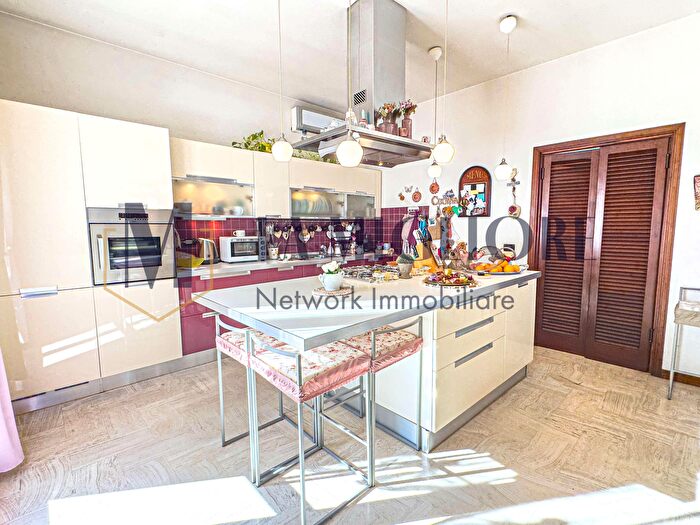 Casa con 8 locali in vendita in Pieve A Nievole