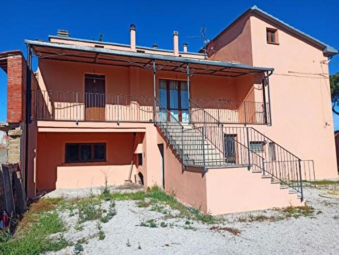 Casa quadrilocale in vendita in Località Pescia, Castiglione Del Lago
