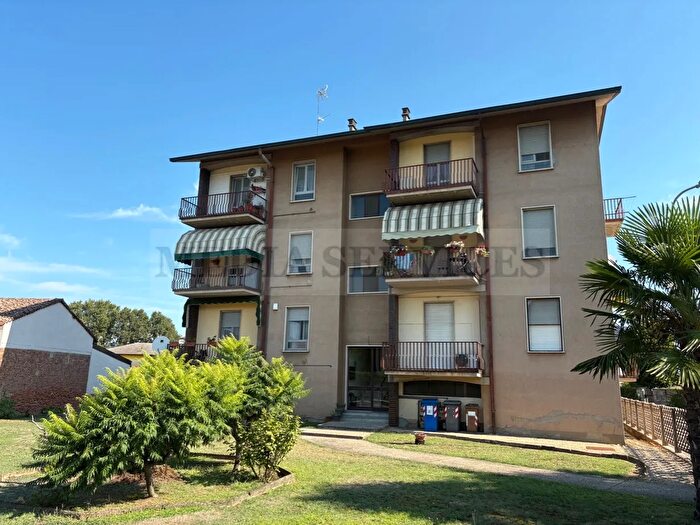 Appartamento trilocale in vendita in Via Antonio Gramsci N°, Sannazzaro De Burgondi