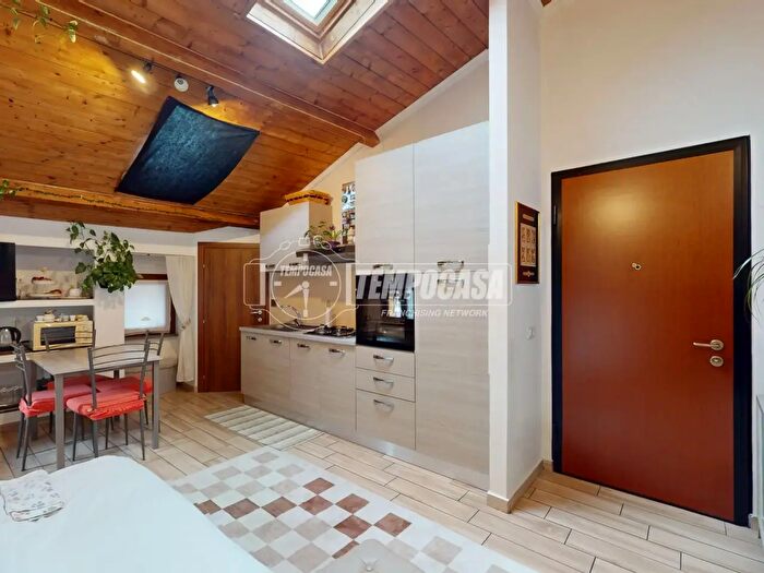 Appartamento trilocale in vendita in Via San Giuseppe, Verano Brianza