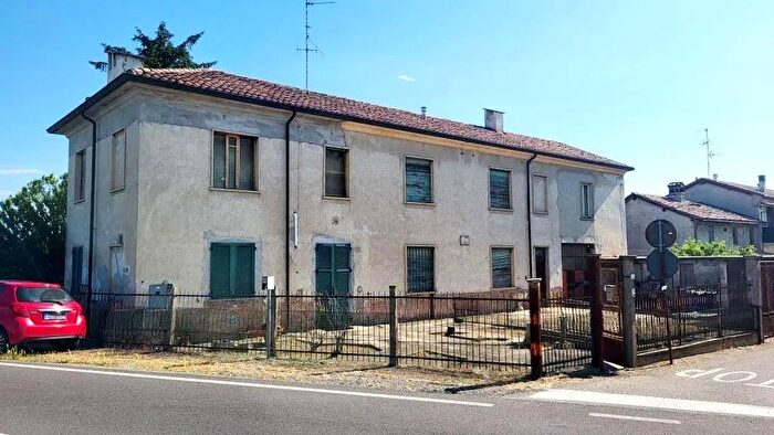 Casa con 14 locali in vendita in Via Vittorio Veneto, Casei Gerola