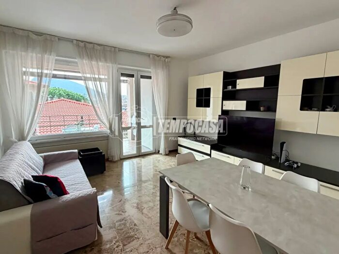 Appartamento trilocale in vendita in Via Roma, Sarnico