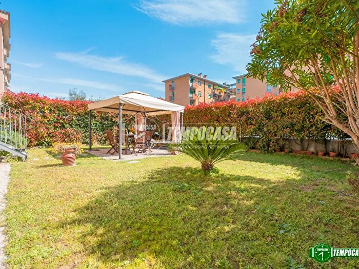 Appartamento trilocale in vendita in Via Palanzone, Milano