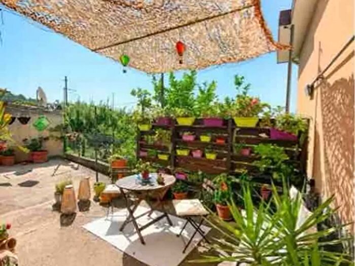 Appartamento trilocale in vendita in Via Sanda, Celle Ligure