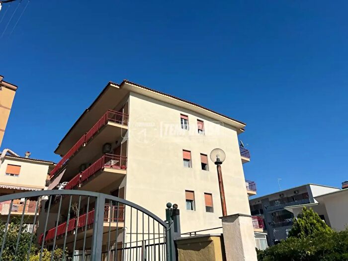 Appartamento trilocale in vendita in Via Provinciale Montagna Spaccata, Napoli