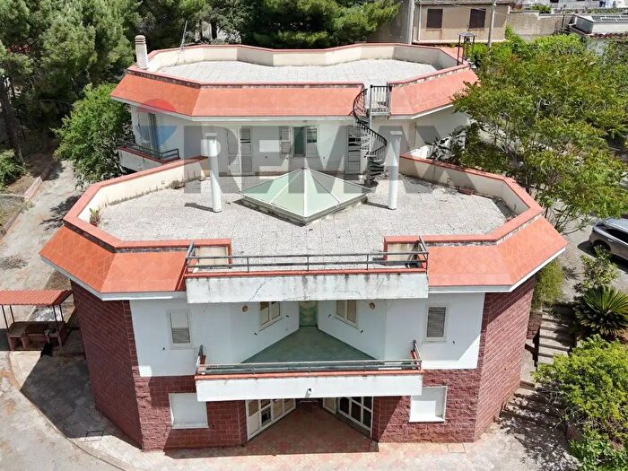 Casa con 12 locali in vendita in Via Santa Maria, Belmonte Mezzagno