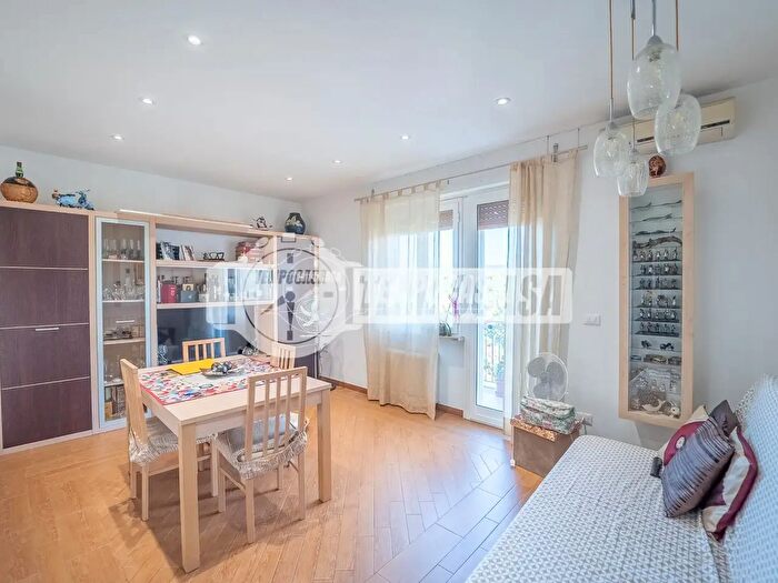 Appartamento trilocale in vendita in Via Carlo Coccorese, Roma