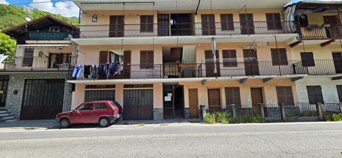 Appartamento con 5 locali in vendita in Via San Donato, Locana