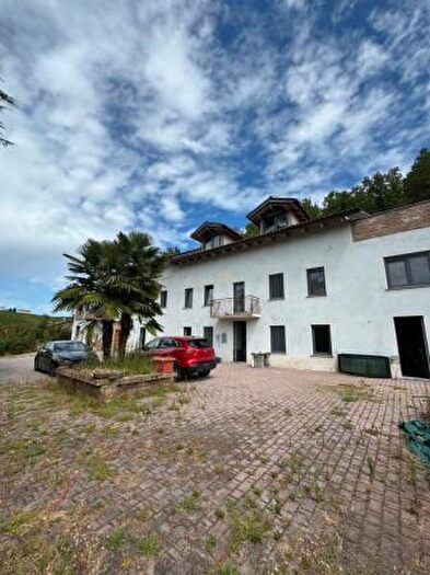 Casa con 6 locali in vendita in Strada Gavarra, Nizza Monferrato