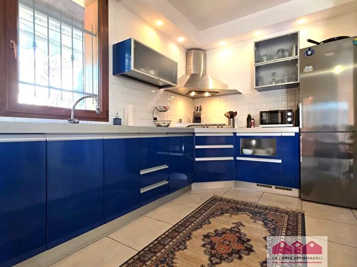 Casa con 6 locali in vendita in Strada di Bertesina, Vicenza