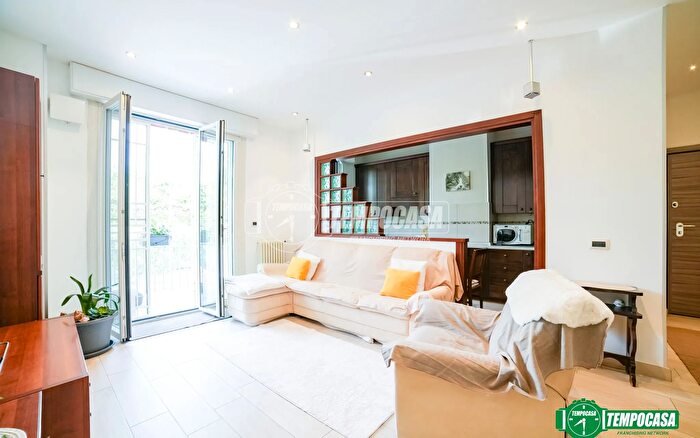 Appartamento trilocale in vendita in Via Francesco Baracca, Arona