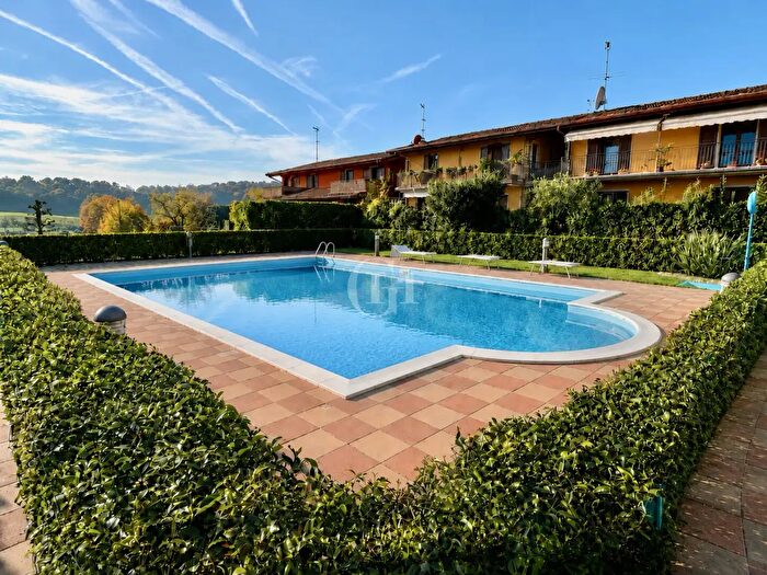 Casa con 5 locali in vendita in Solferino