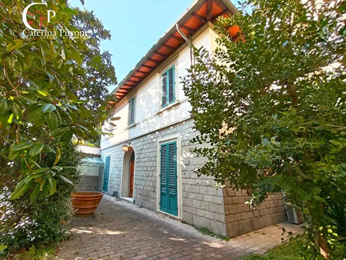 Casa con 5 locali in vendita in Via San Zanobi, Firenze