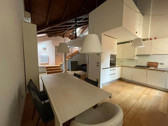 Appartamento trilocale in affitto in Via Drapperie, Centro Storico, Bologna