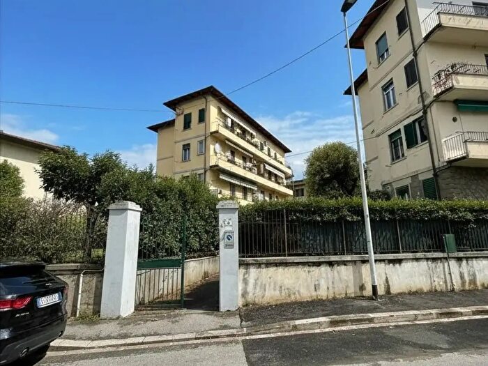 Appartamento quadrilocale in vendita in Via Giuseppe Pescetti, Firenze