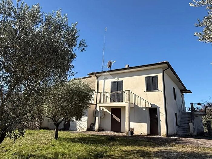 Casa quadrilocale in affitto in Via Colle Cimento, Atina