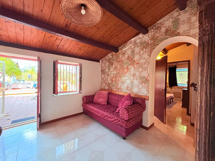 Casa trilocale in vendita in Strada per Ognina, Siracusa