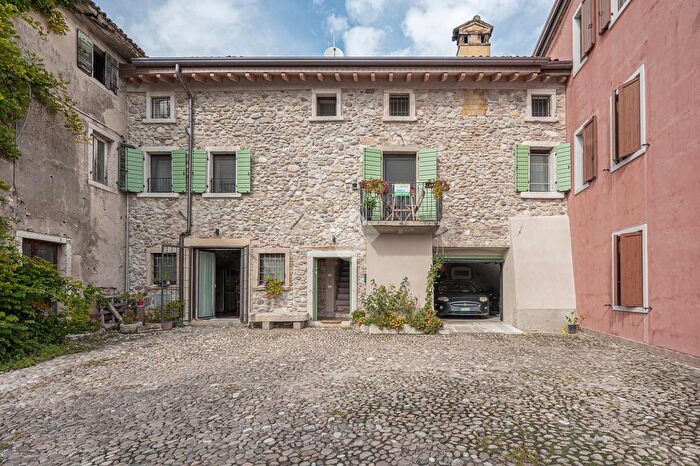 Casa con 6 locali in vendita in Via Cà Bottura, Bardolino