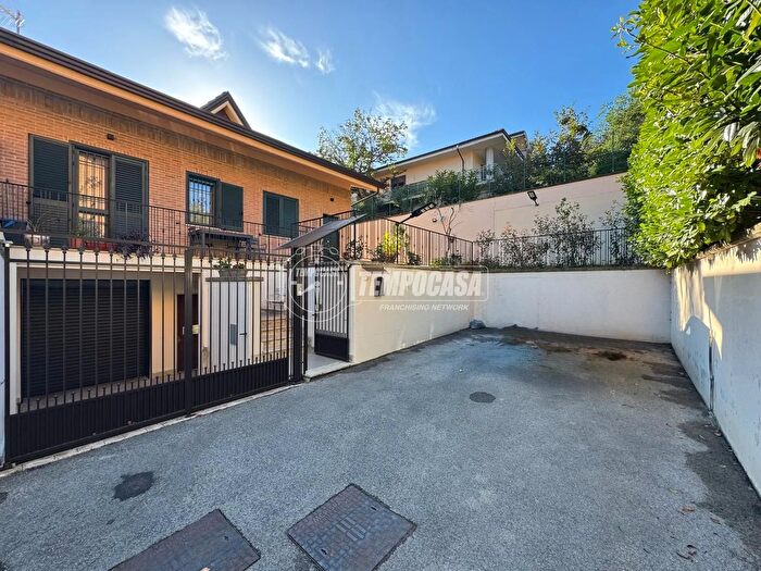 Casa con 5 locali in vendita in Serroni, Mercogliano