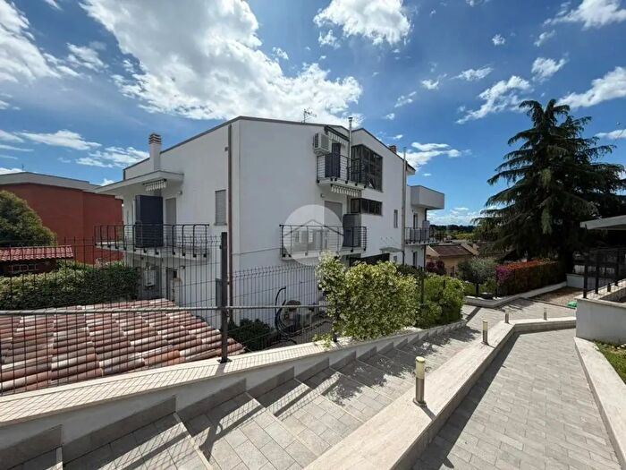 Appartamento trilocale in vendita in Via Carlo Alberto dalla Chiesa, Fara In Sabina