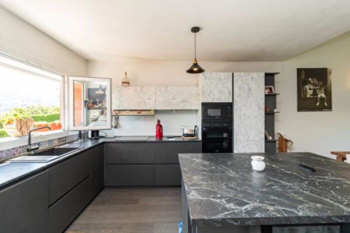 Casa con 6 locali in vendita in Località Villaggio Rododendro, La Valletta Brianza