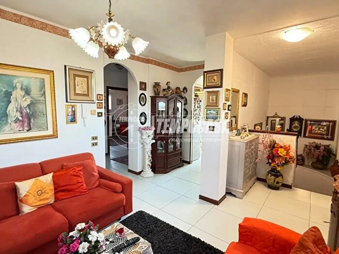Appartamento trilocale in vendita in Via Gioacchino Rossini, Legnano