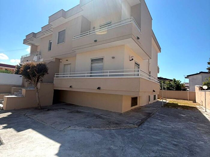 Casa con 5 locali in affitto in Via Staffetta, Lago Patria, Giugliano in Campania