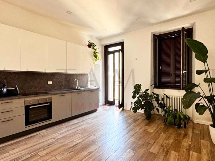 Appartamento quadrilocale in affitto in Via Bartolomeo Eustachi, Morgagni, Milano