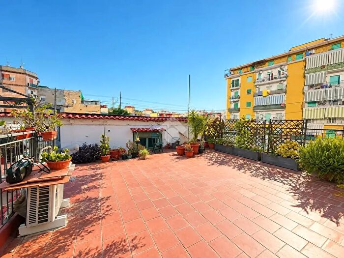 Casa trilocale in vendita in Via Diomede Carafa, Napoli