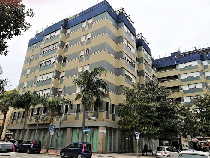 Appartamento trilocale in affitto in PIAZZA CAIROLI, Centro Storico, Brindisi