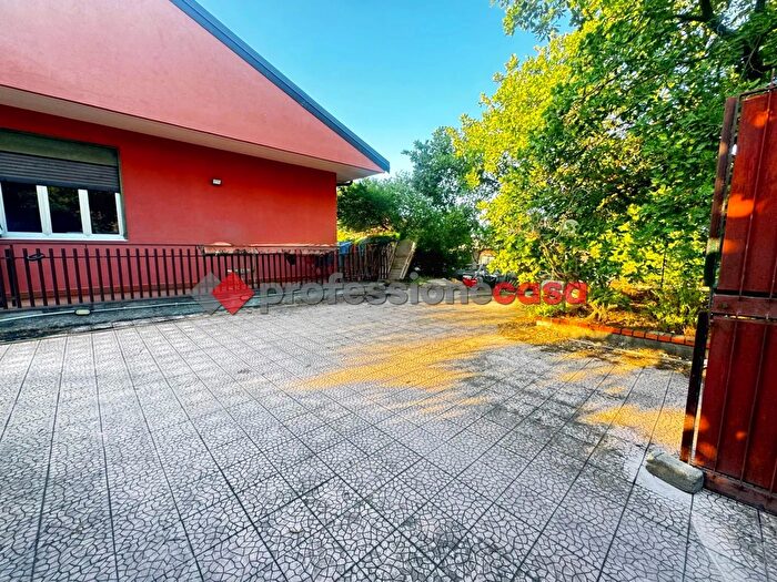 Casa trilocale in vendita in Via Bolano, Pedara