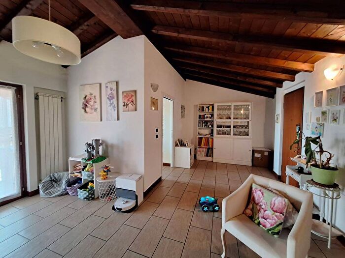 Casa trilocale in affitto in Via Castello, Centro, Bagnatica