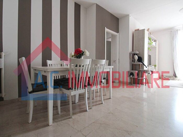 Appartamento trilocale in affitto in Via Sempione, Centro, Sesto Calende