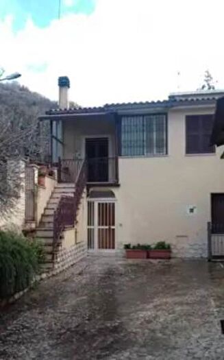 Appartamento quadrilocale in vendita in Via del Condotto, Poli