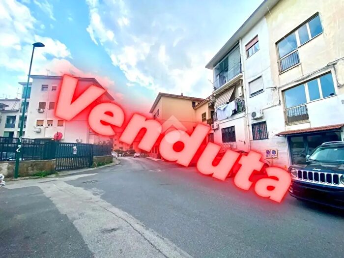 Appartamento trilocale in vendita in Via Ercolano Salvi, Napoli