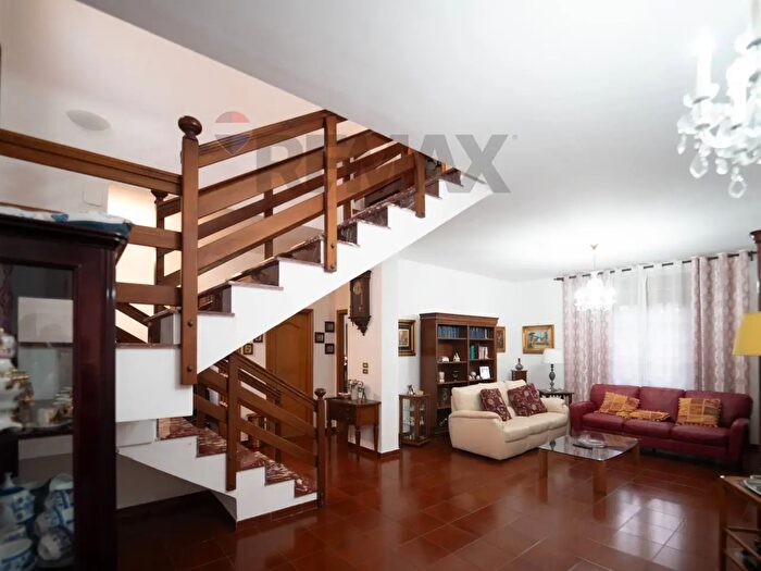 Casa con 7 locali in vendita in Via Rossini, Brindisi