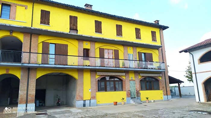 Casa con 8 locali in vendita in Via Morengo, Pagazzano