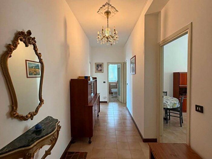 Appartamento trilocale in affitto in Via Galileo Galilei, Albate Muggiò, Como